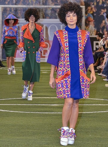 look 4